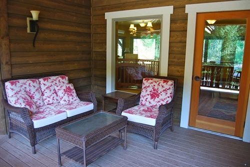 ווסט גליישר Glacier Guides Lodge מראה חיצוני תמונה